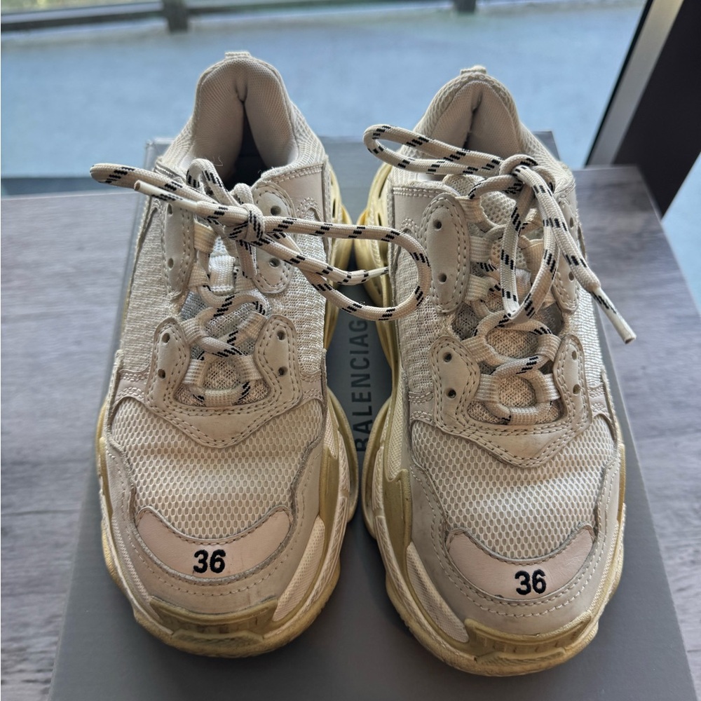 Balenciaga triple s